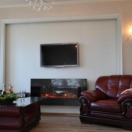 Hotel Aquarius Chornomorsk Buitenkant foto
