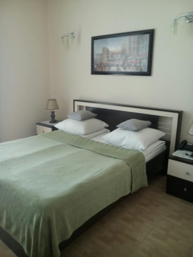Hotel Aquarius Chornomorsk Buitenkant foto