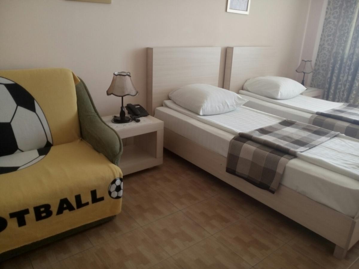 Hotel Aquarius Chornomorsk Buitenkant foto