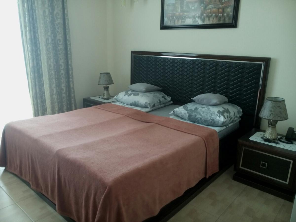 Hotel Aquarius Chornomorsk Buitenkant foto