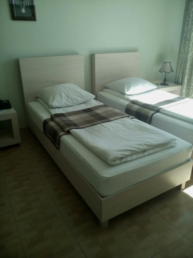 Hotel Aquarius Chornomorsk Buitenkant foto