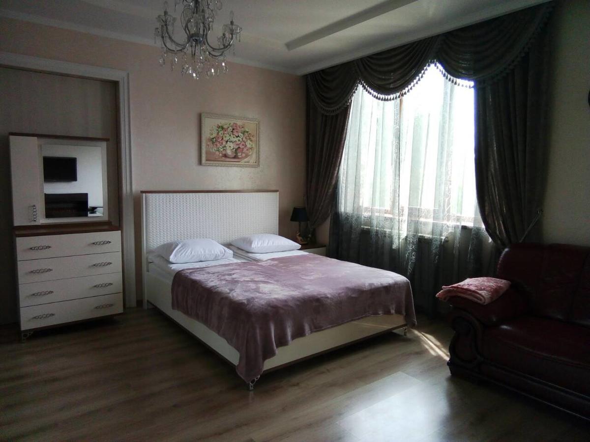 Hotel Aquarius Chornomorsk Buitenkant foto