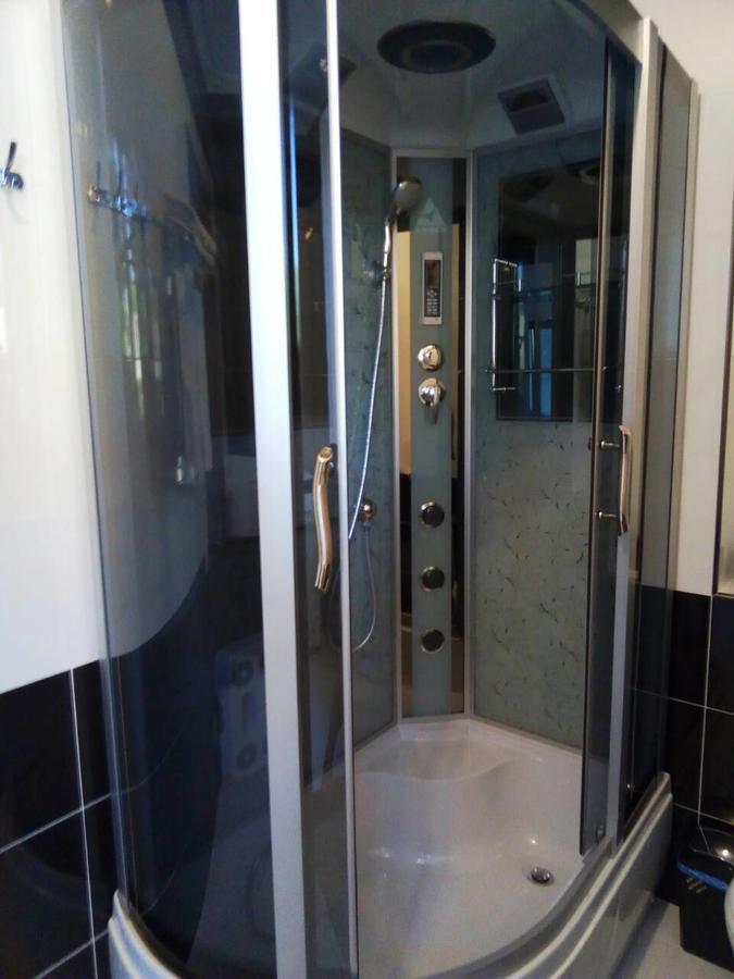 Hotel Aquarius Chornomorsk Buitenkant foto