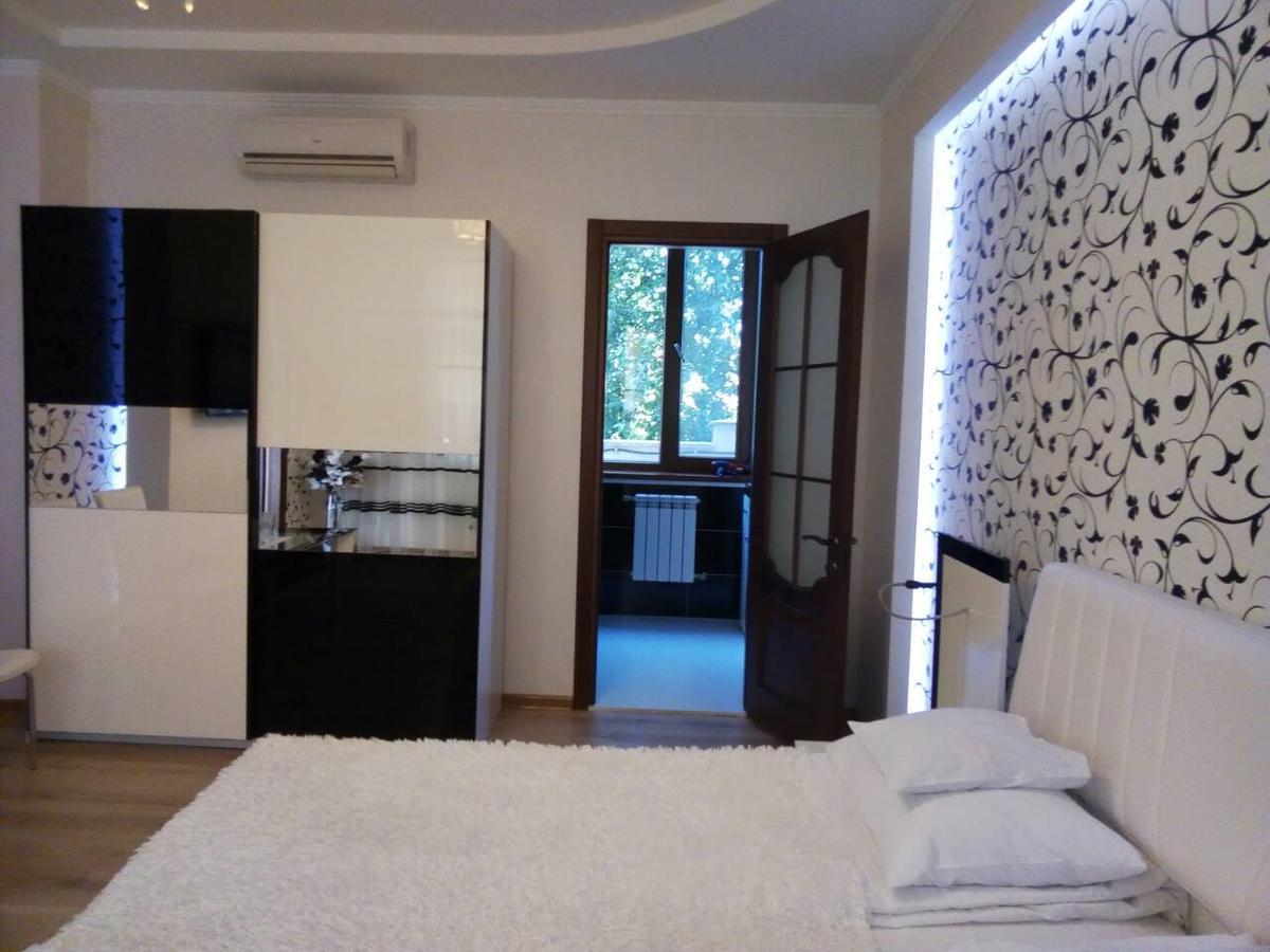 Hotel Aquarius Chornomorsk Buitenkant foto