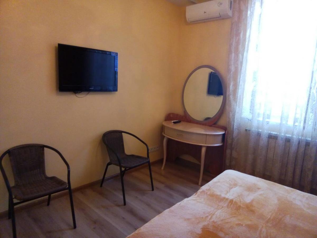 Hotel Aquarius Chornomorsk Buitenkant foto