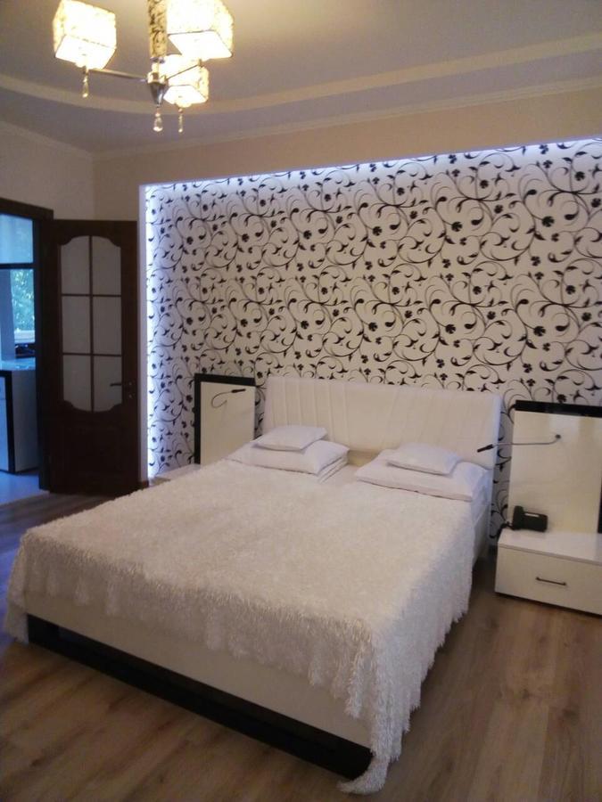 Hotel Aquarius Chornomorsk Buitenkant foto