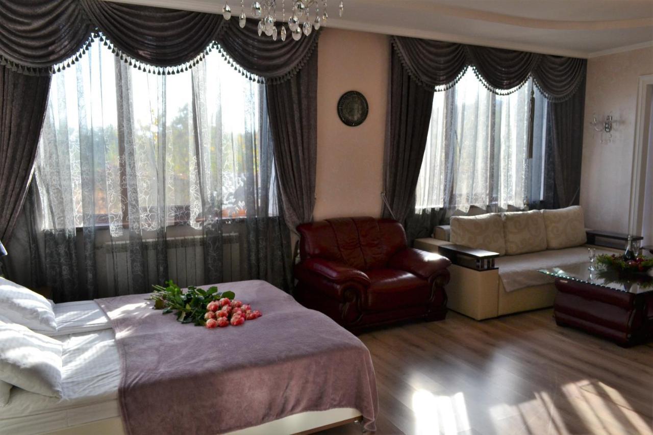 Hotel Aquarius Chornomorsk Buitenkant foto