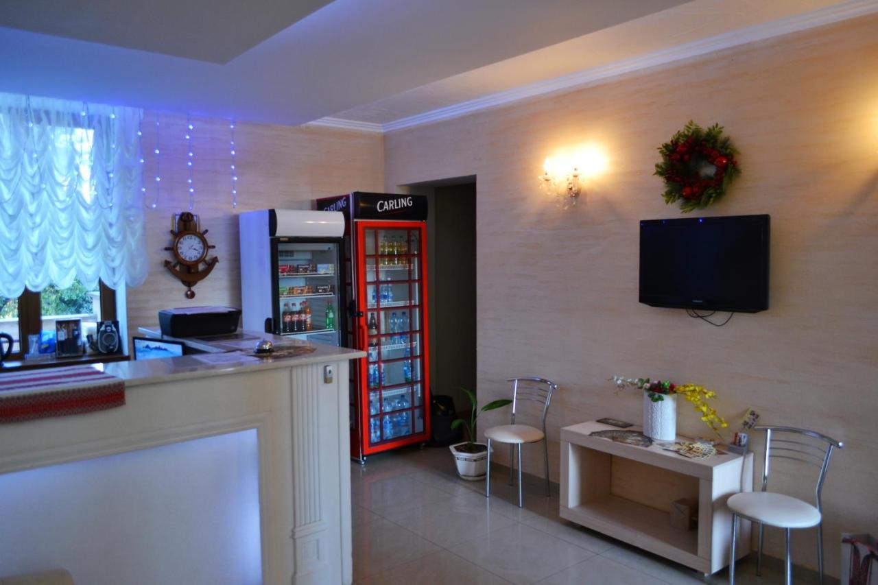 Hotel Aquarius Chornomorsk Buitenkant foto