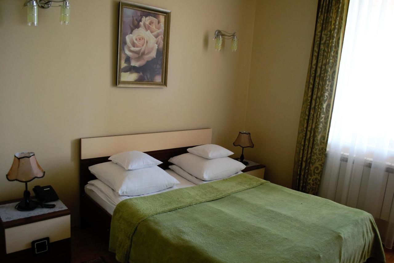 Hotel Aquarius Chornomorsk Buitenkant foto
