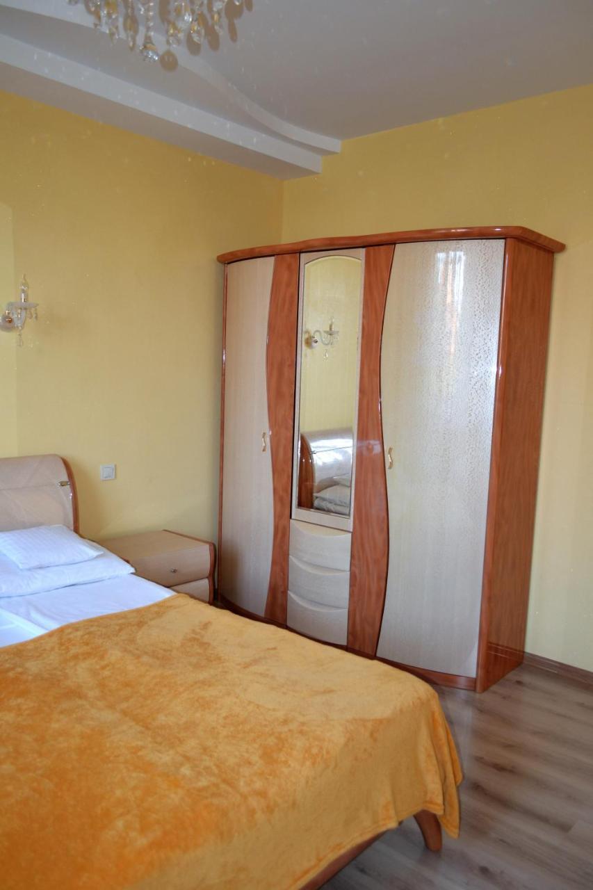 Hotel Aquarius Chornomorsk Buitenkant foto
