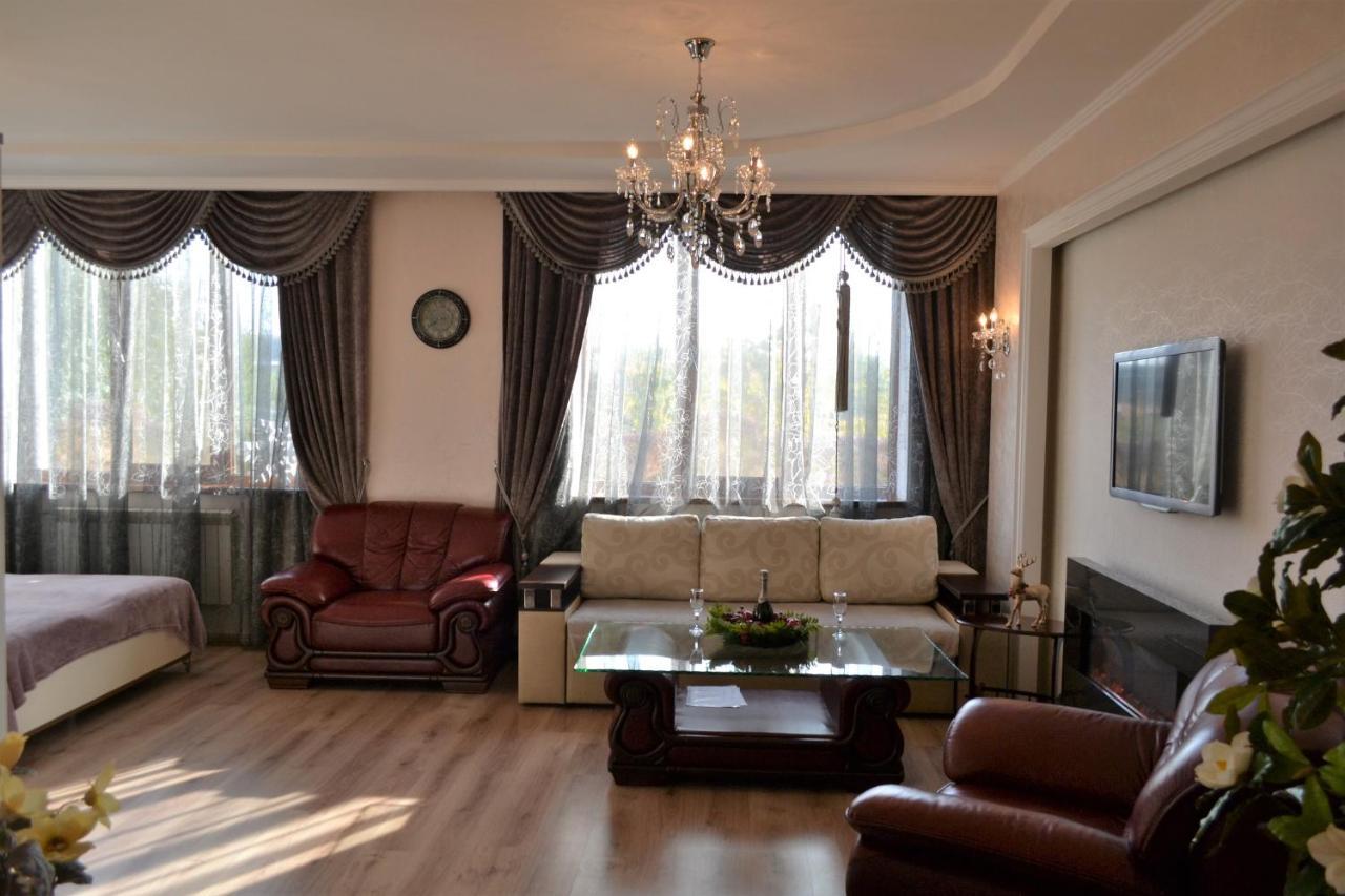 Hotel Aquarius Chornomorsk Buitenkant foto